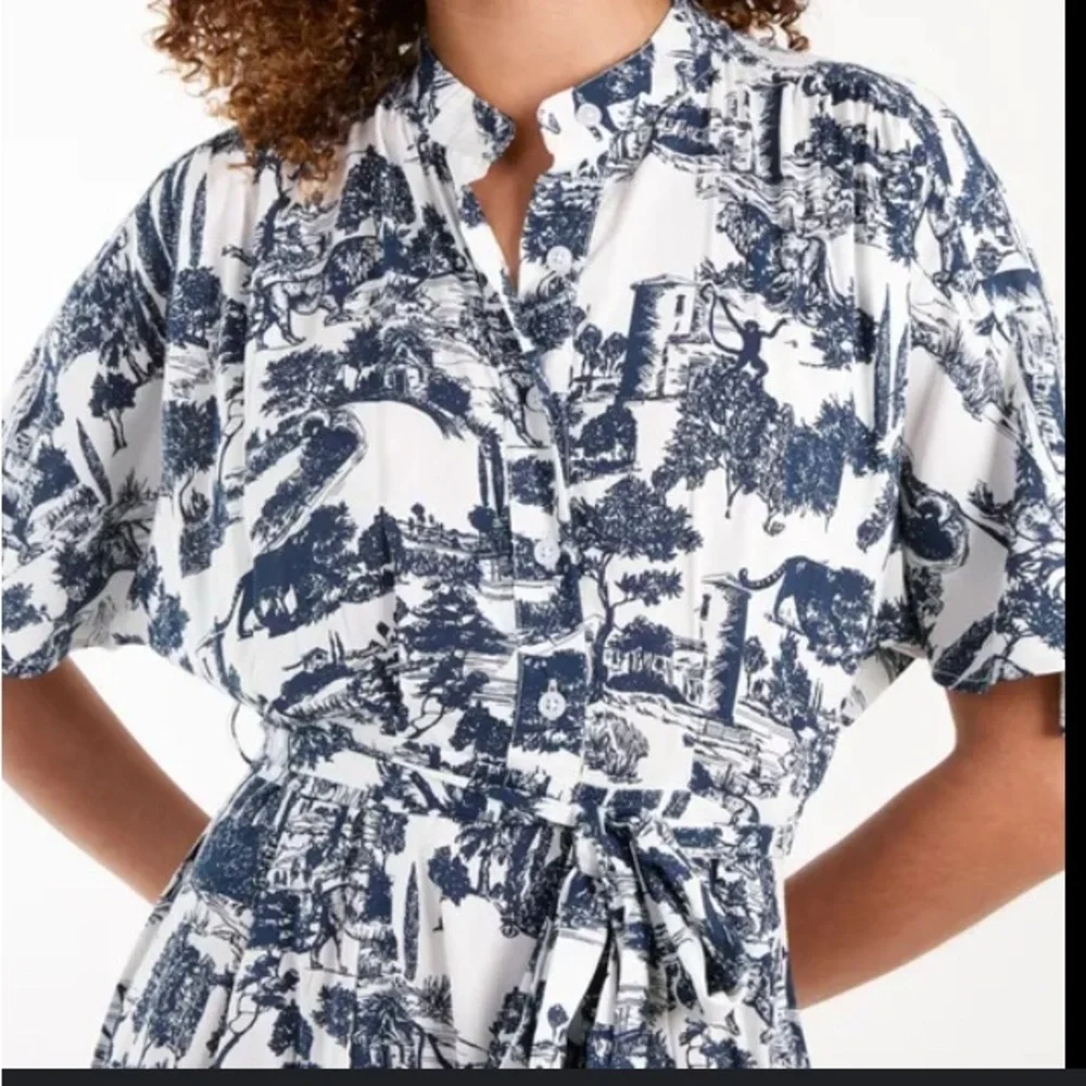 QED London Navy and Cream Patterned Blouse - Picture 3 of 8